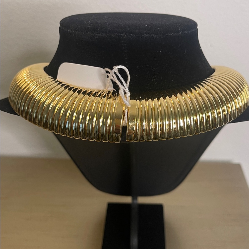 Gold Choker Omega Necklace - Picture 3 of 5